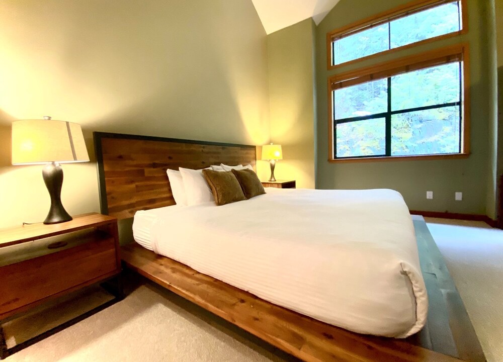 Whistler Village House | Northern Lights #34 - New VRBO Listing, Ski In Ski Out, Hot Tub (STRINGENT CLEANING PRACTICES)