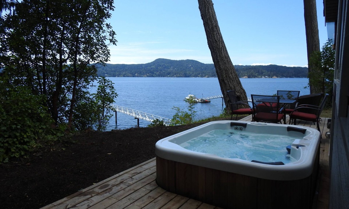 Sooke Cabin | Ocean Front Cottage in Sooke on Vancouver Island Kayaking Hot Tub
