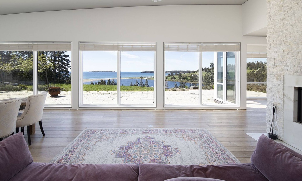 Kingsburg House | Ocean Front Modern South Shore Home