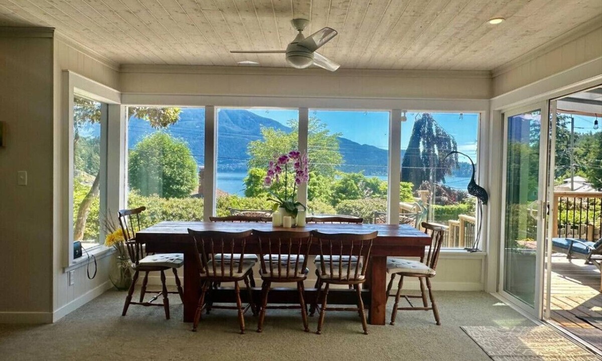 Bowen Island House | Ocean & Mountain View Captain's Cottage