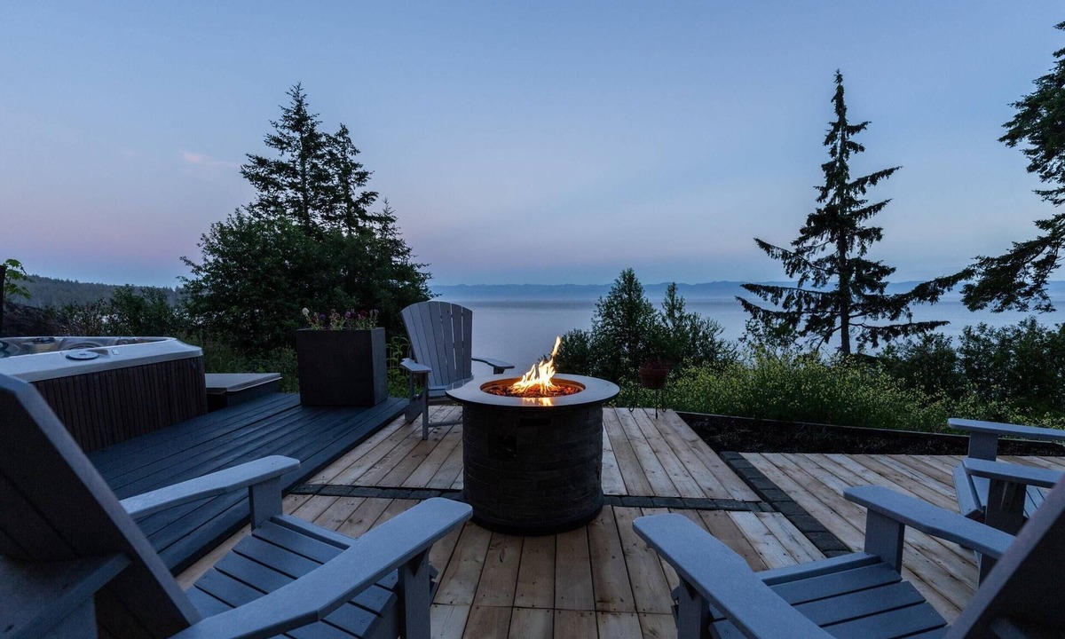 Juan de Fuca Electoral Area Condo | Oceanfront/French Beach, king studio condo, ocean stairs, quiet area, fire pit