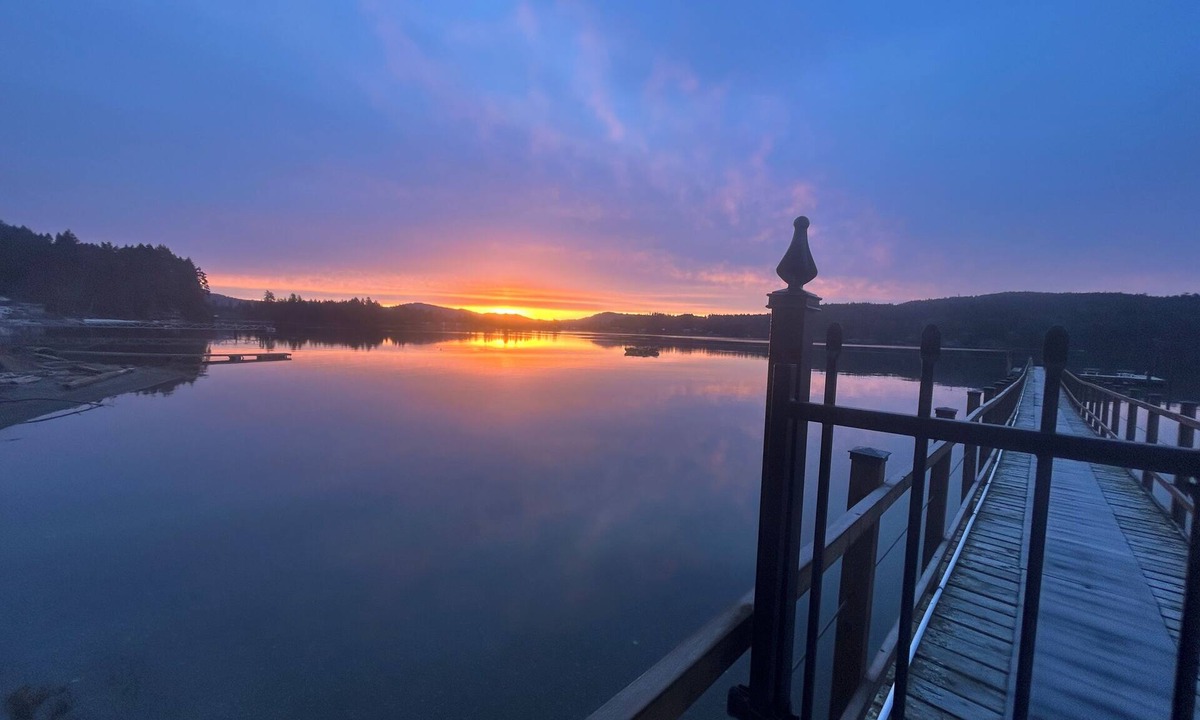 Sooke Hotel | Oceanfront Inn: Private Boardwalk, Beach Access, & Free Kayaks!