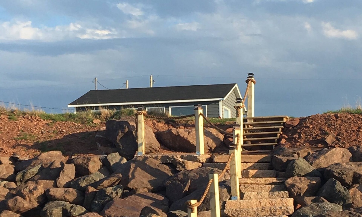 New London Cottage | Oceanfront Jewel Getaway! PEI oceanfront cottage just minutes from Cavendish.