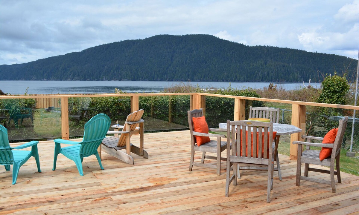 Port Renfrew Cottage | Oceanfront Retreat. Breathtaking Views, Barrel Sauna & Family-Friendly Comfort.