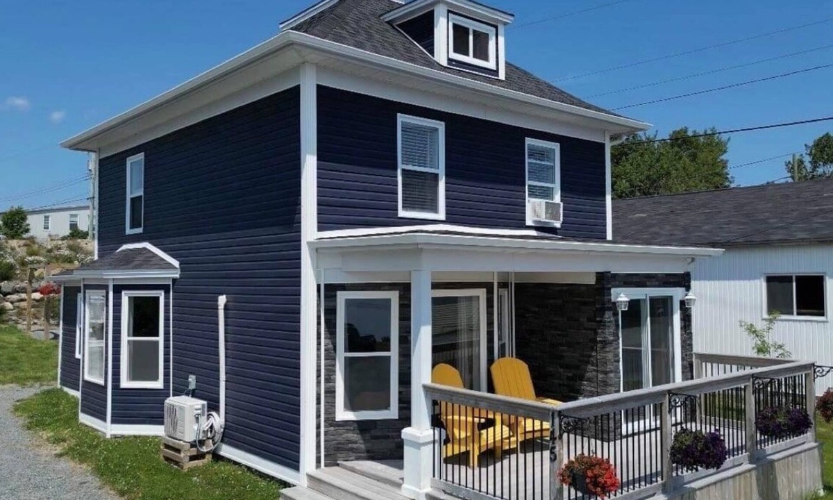 Bay Roberts House | Oceanfront Saltbox With Hot Tub in the Heart of Bay Roberts