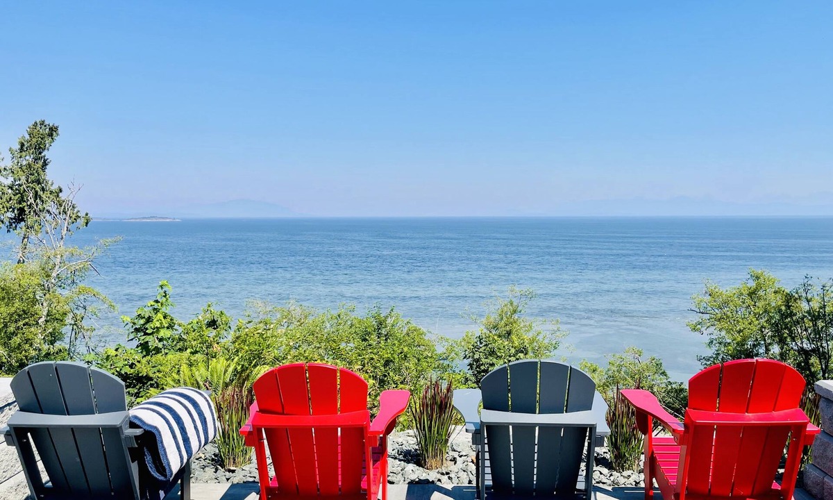 Regional District of Nanaimo House | Oceanfront Sunsets