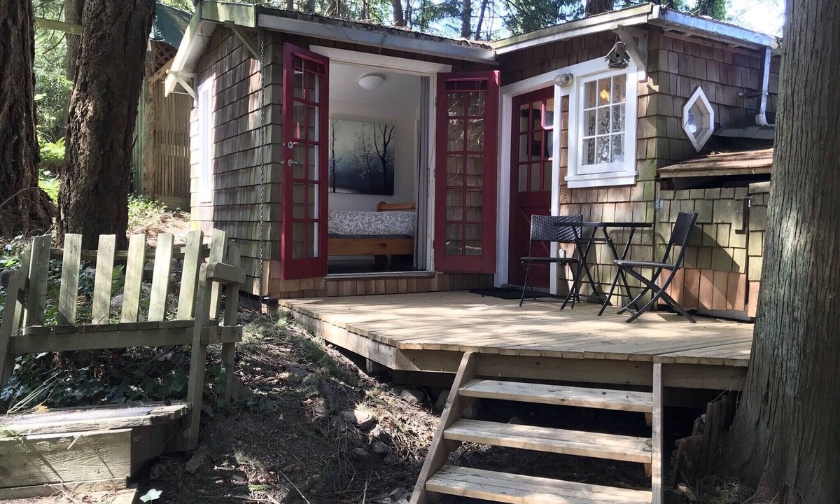 Ganges Cottage | Oceanside Cottage in the Trees - stunningly private, yet so central!