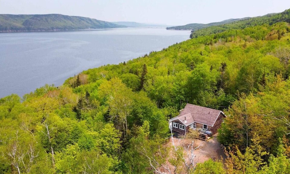 Englishtown Cottage | Oceanview Cottage on Cabot Trail - Main Level