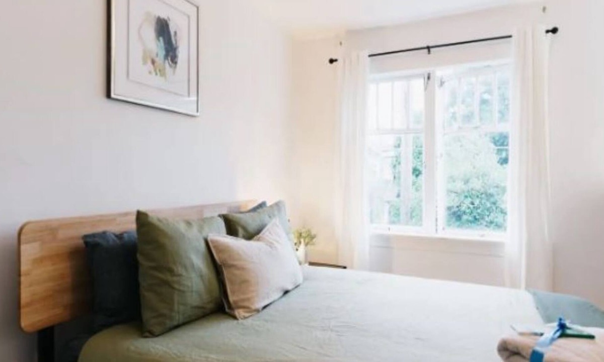 Kitsilano Apartment | ♡of Kits:2BR Pet Friendly Heritage Rustic Chic Apt