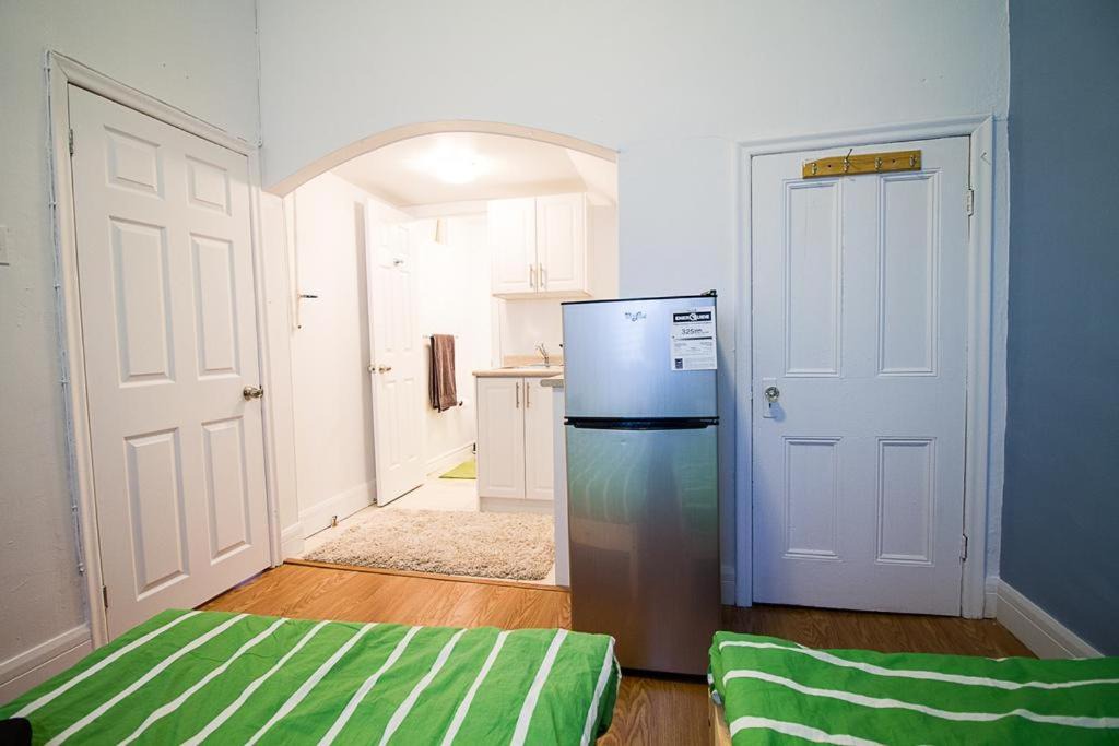 Kensington Market Apartment | One Bedroom Cozy apt near Kensington Market Unit 7 by Elevate Rooms