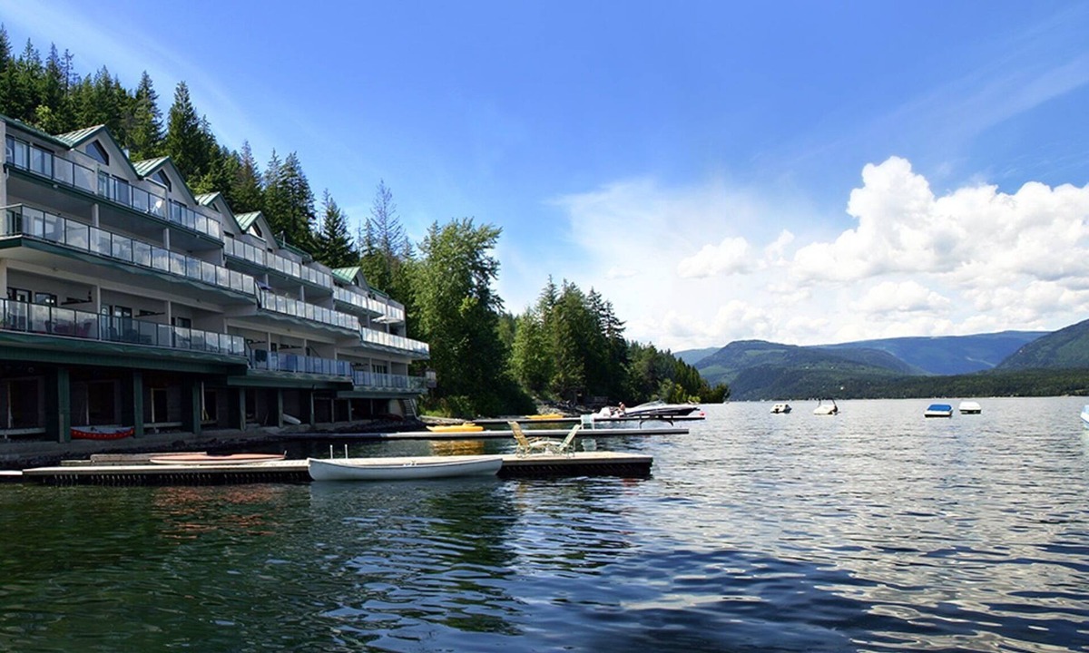 Blind Bay Condo | One Suite Getaway unit 5B. Lakefront 2 Bedroom in the Shuswap