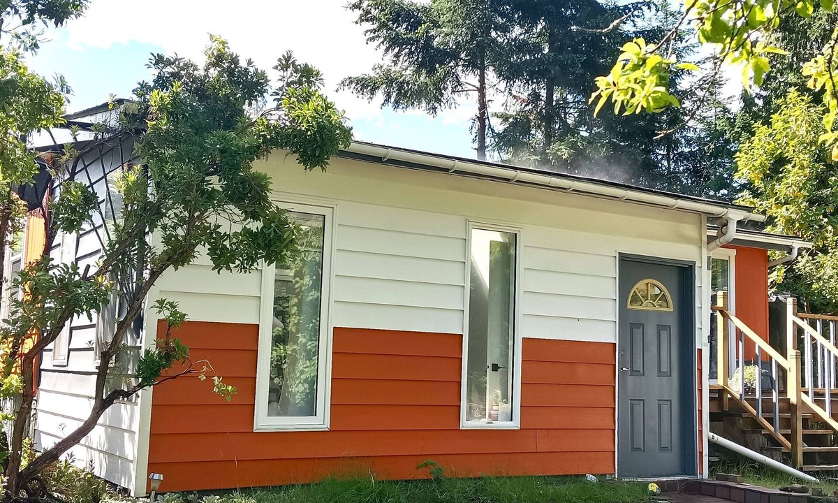Regional District of Nanaimo Cottage | Orchard Cottage in Lantzville near Nanaimo Brand New Renovation