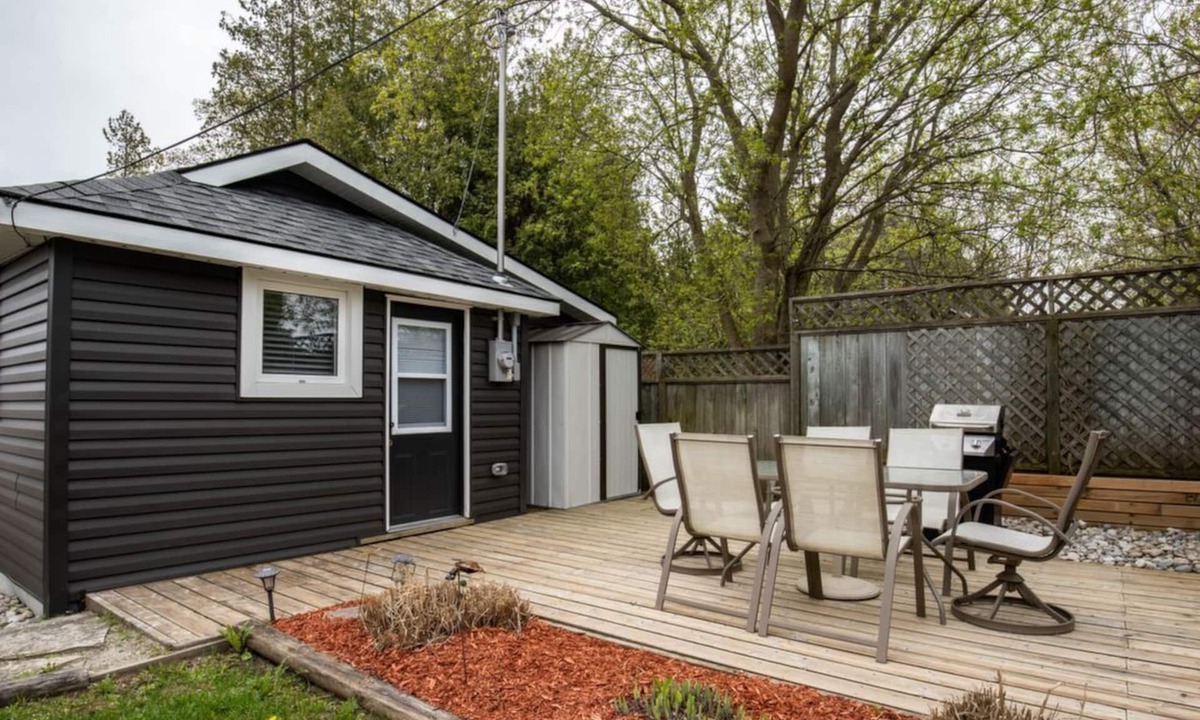 Sauble Beach Cottage | Orchid Bliss- Cute & cozy cottage by the beach