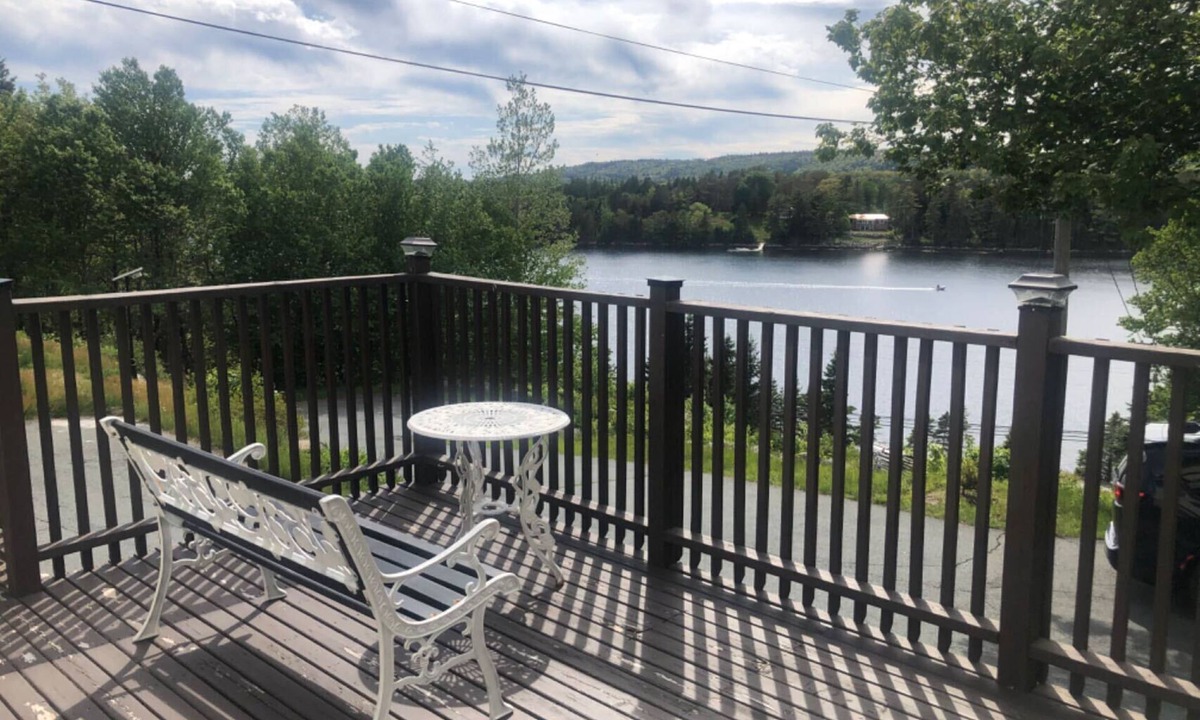 Halifax County House | Overlooking the Stunning views of St.Margaret's Bay