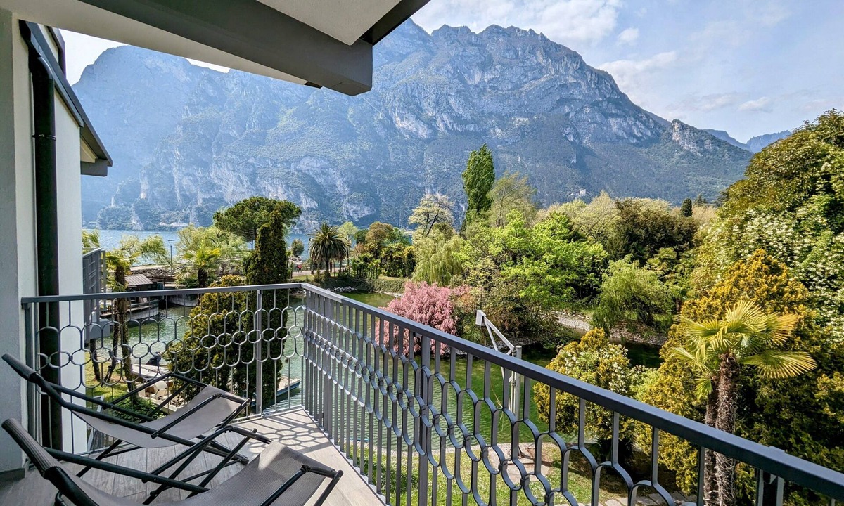Riva del Garda Apartment | Panorama Lake View - BEACH APARTMENT ~ THE ORIGINAL