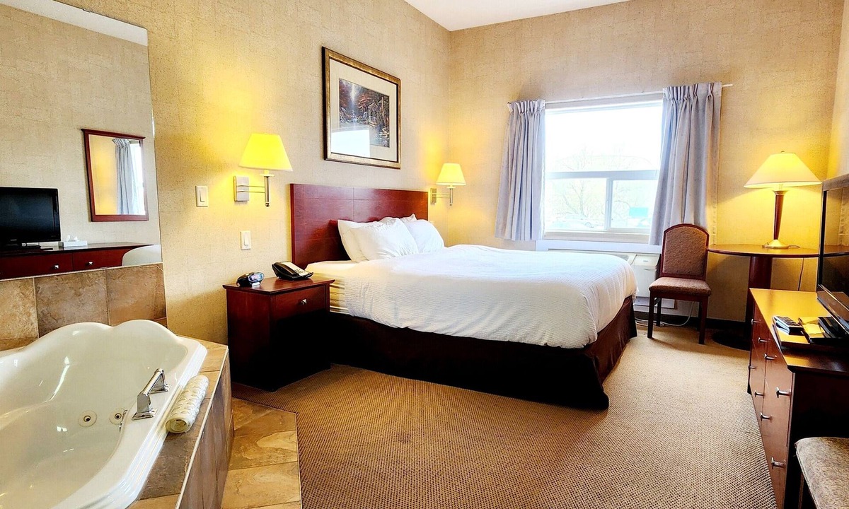 Red Deer Hotel | Park Hill Inn & Suites