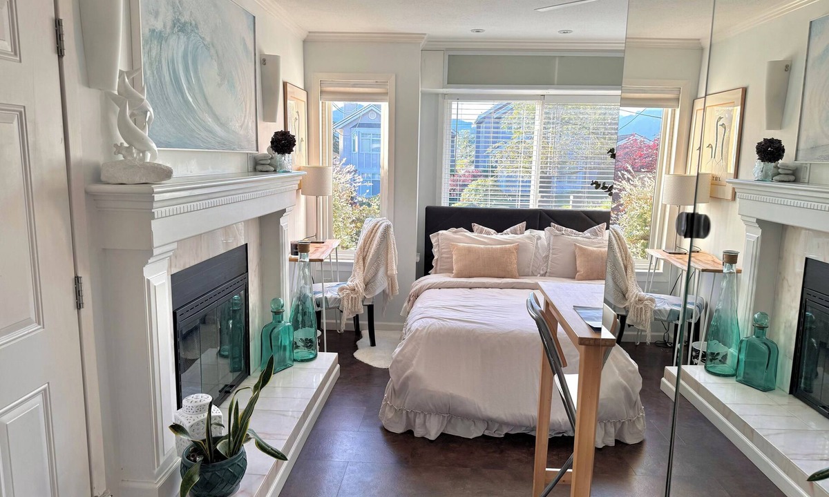 Burnaby Apartment | Park Side Getaway! Beautiful studio next to park.