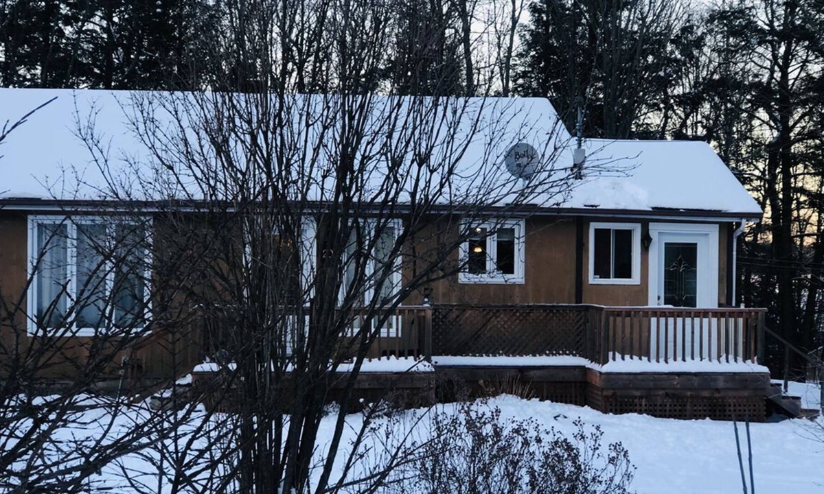Lac-Brome House | Peaceful Chalet w/ WIFI in Lac Brome