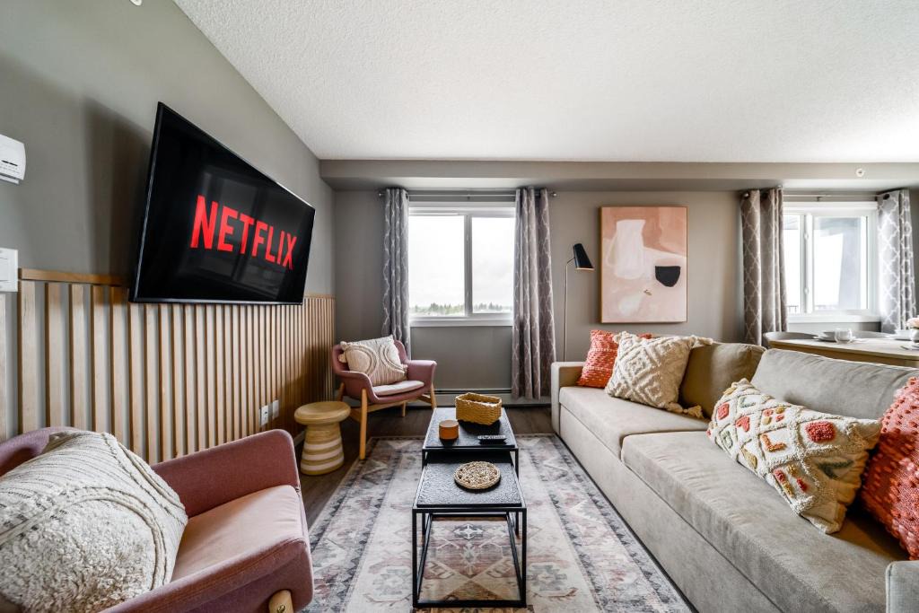 Southwest Edmonton Apartment | Peaceful Oasis Condo, AC, Top Floor, Secure UG Parking, Balcony, King Bed!