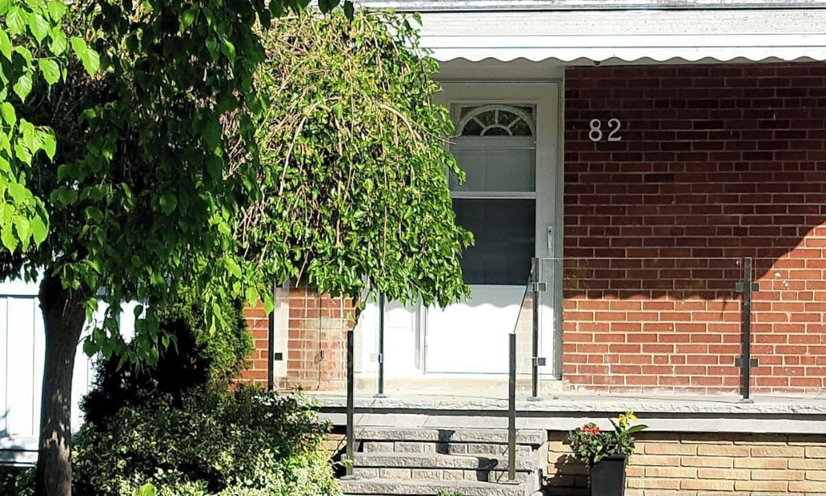 Newmarket House | Peaceful, relaxing 3-bedroom house with a big backyard in Newmarket