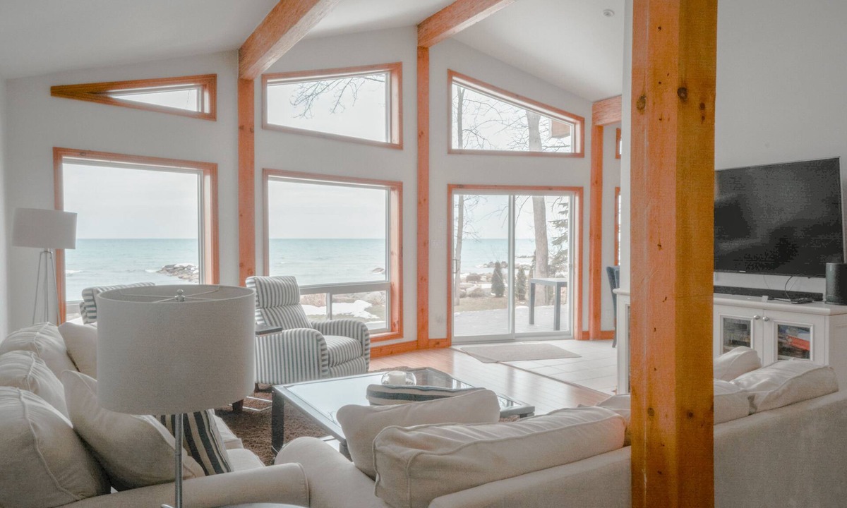 The Blue Mountains Cottage | Peak to Shore - Waterfront Cottage Located in Thornbury ON