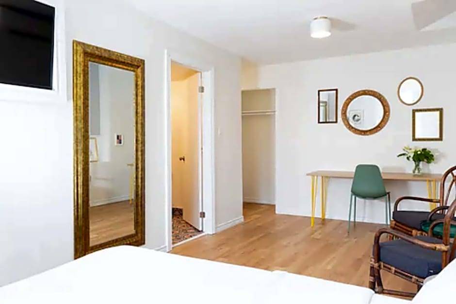 Pembroke Inn | Garden District