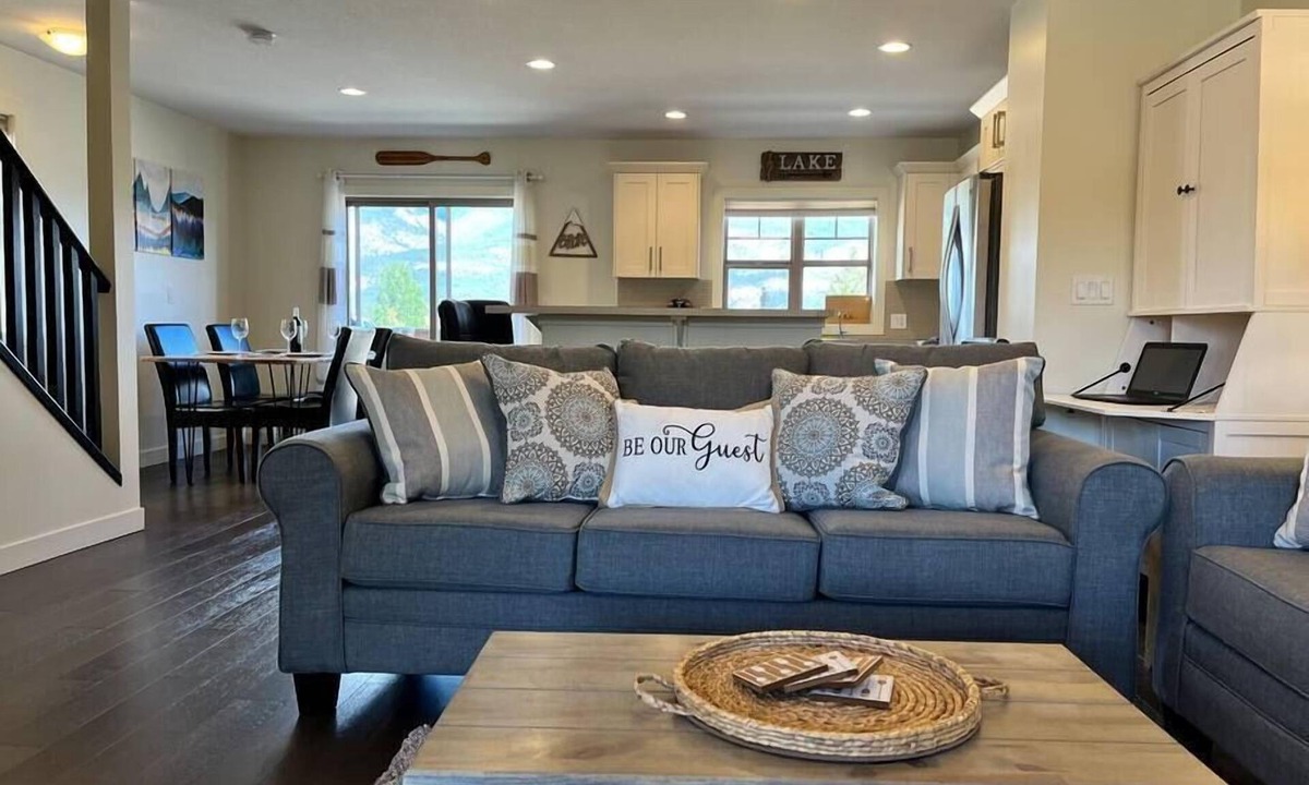 East Kootenay House | Perfect Mt. View Townhouse | Garage | Deck | BBQ
