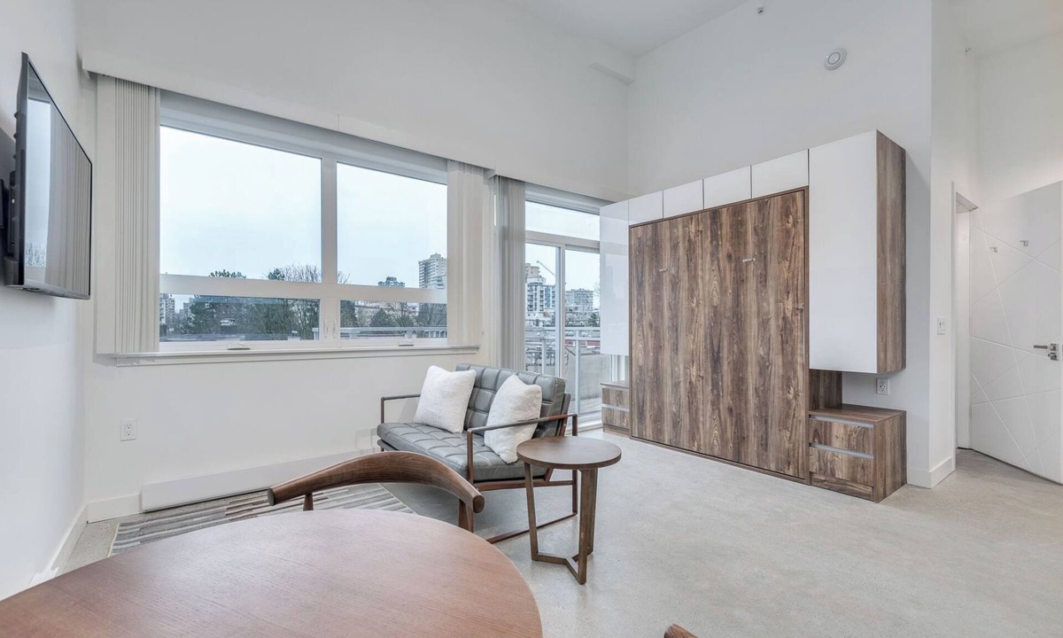 Downtown Vancouver Apartment | Pet Friendly Studio @ 1170 Barclay -New Building