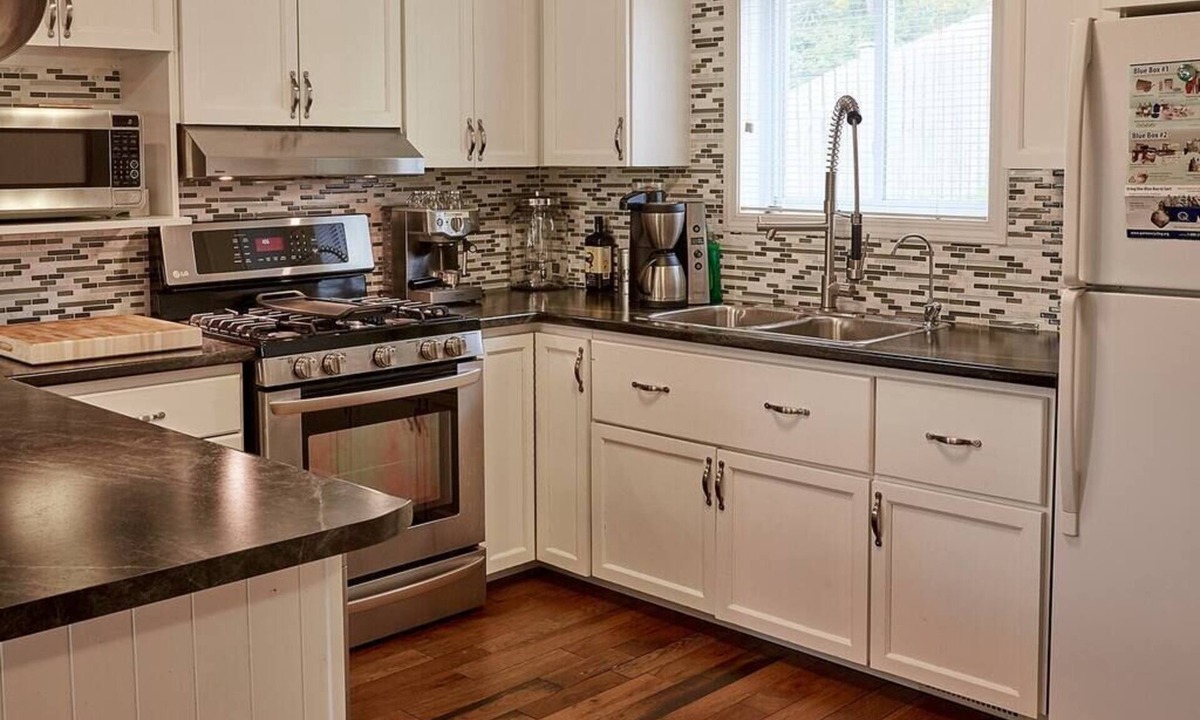 Prince Edward House | Picton Place Centrally located in downtown Picton!