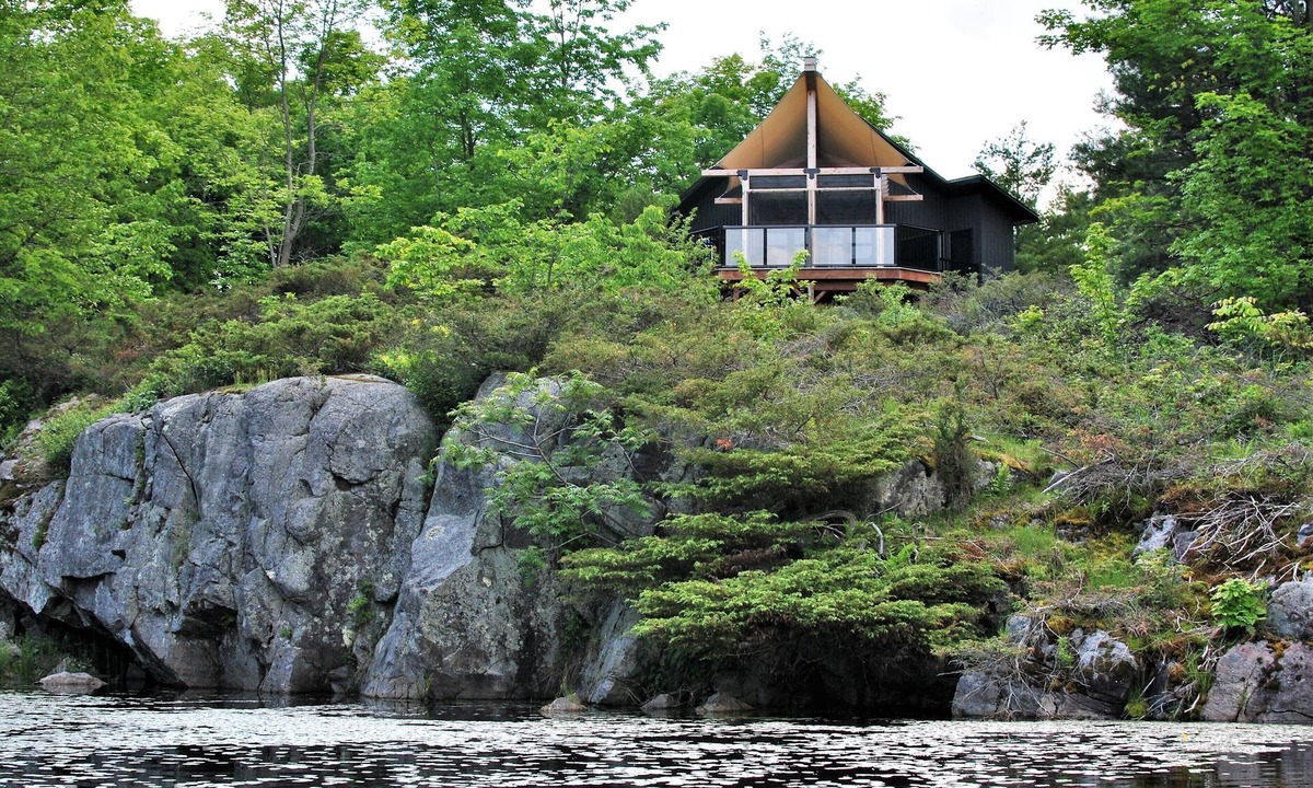 Tay Valley Cabin | Pine Brae Eco-Resort: Off-grid cabin with lake access & private hiking trails