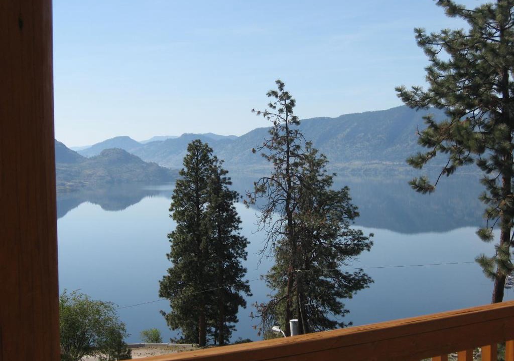 Central Okanagan House | PineWood Guesthouse