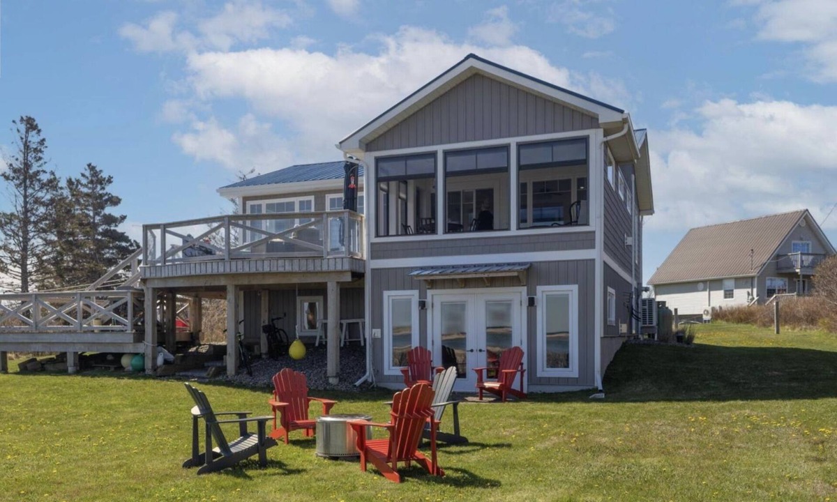 Morell Cottage | Plover Dunes: Modern, family/golf beachfront retreat on breathtaking P.E.I.