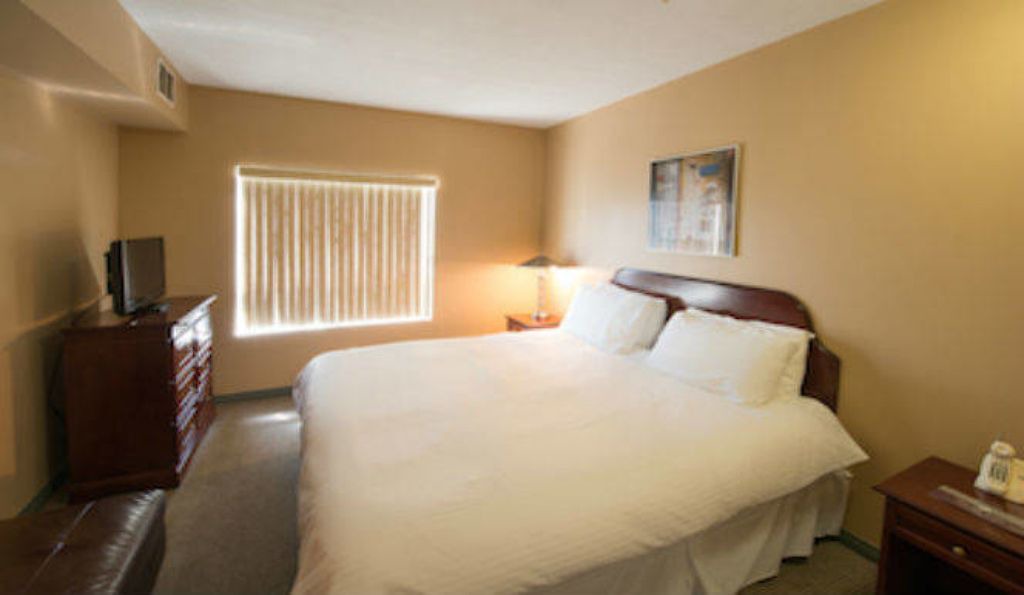 Fort McMurray House | Podollan Rez-indence in Fort McMurray - 3 Bedroom Suite