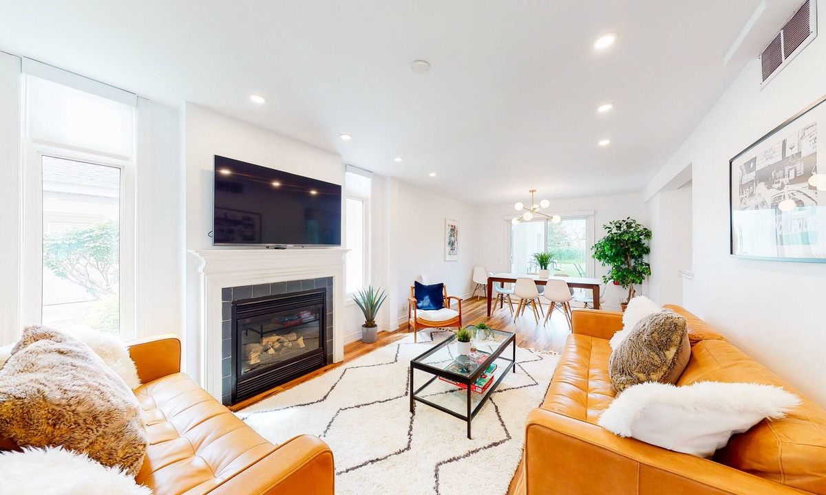 The Blue Mountains Condo | Pop-Culture Fun - Blue Mountain Retreat, Shared Pool, Slope View, On Golf Course