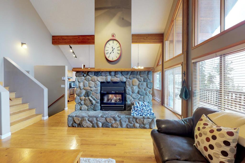 Snow Pine Estates Ski Chalet | Powder Paradise