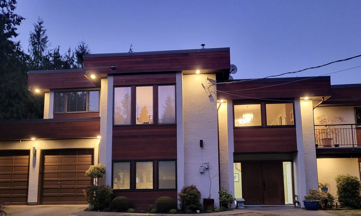 Cordova Bay House | Prestigious Location Desirable Executive Home, Very Large Clean Rental.