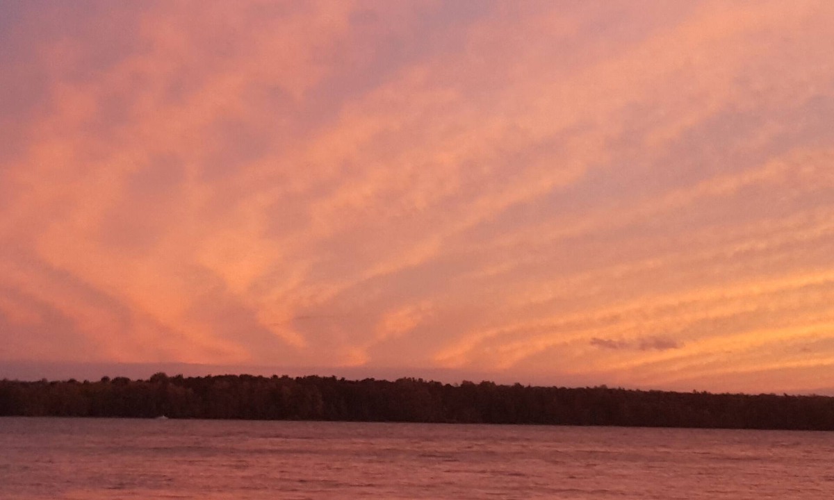 Adolphustown Cottage | Prince Edward County-A Ferry Ride Away, 2 Bedroom Waterfront Cottage Rental.