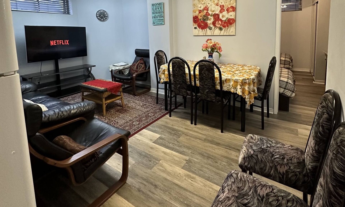 Central Erin Mills House | PRIVATE 5* APARTMENT WITH 1 FREE PARKING - FULLY FURNISHED