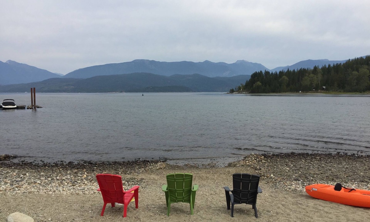 Balfour House | Private Beachfront Cottage on Kootenay Lake