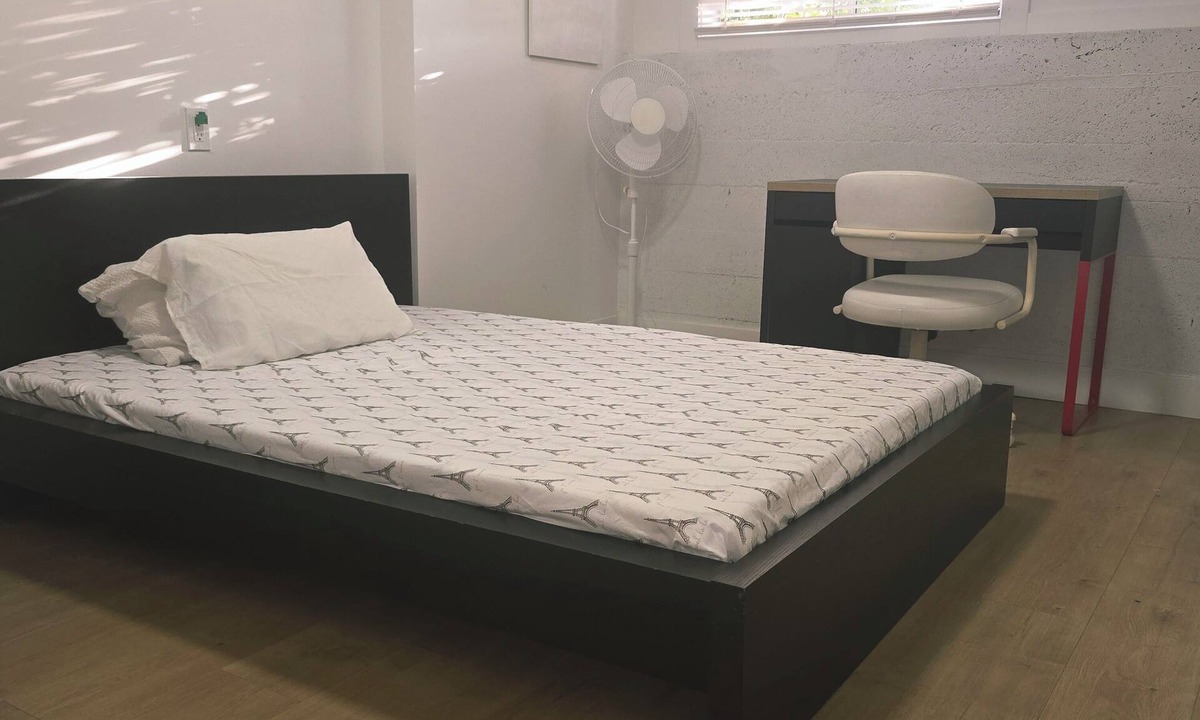 Delta Bed & Breakfast | Private bedroom (2) in shared suit