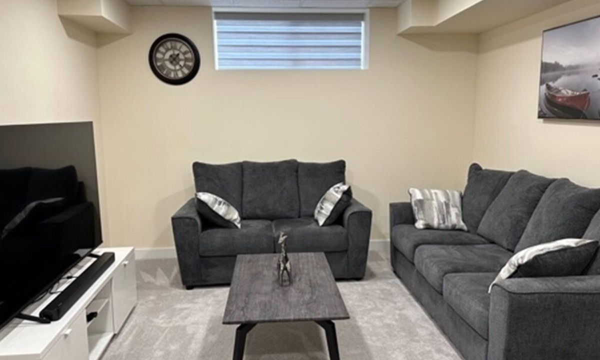 Fort Gary House | Private Cozy 1 Bedroom Basement Suite