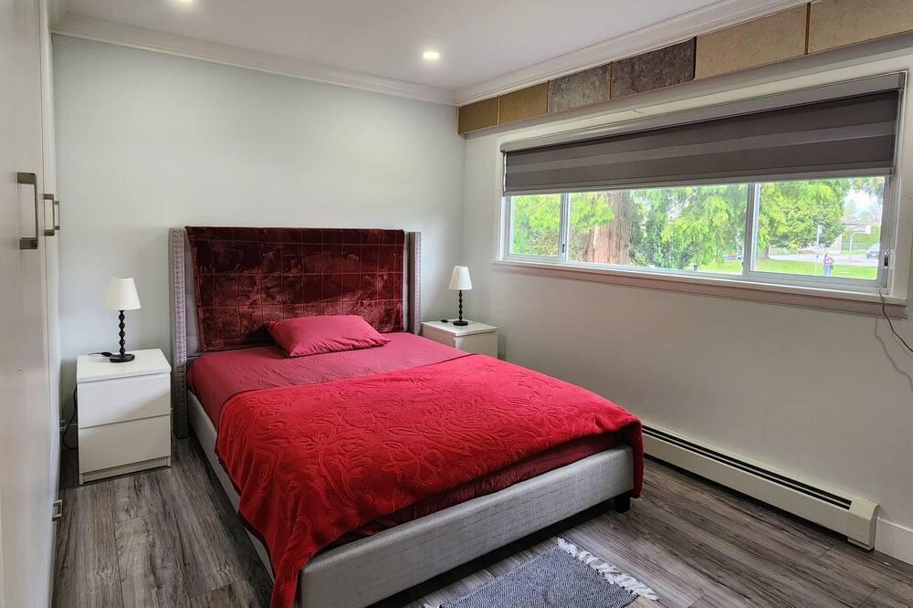 Sarla Villa Surrey Washroom | Newton