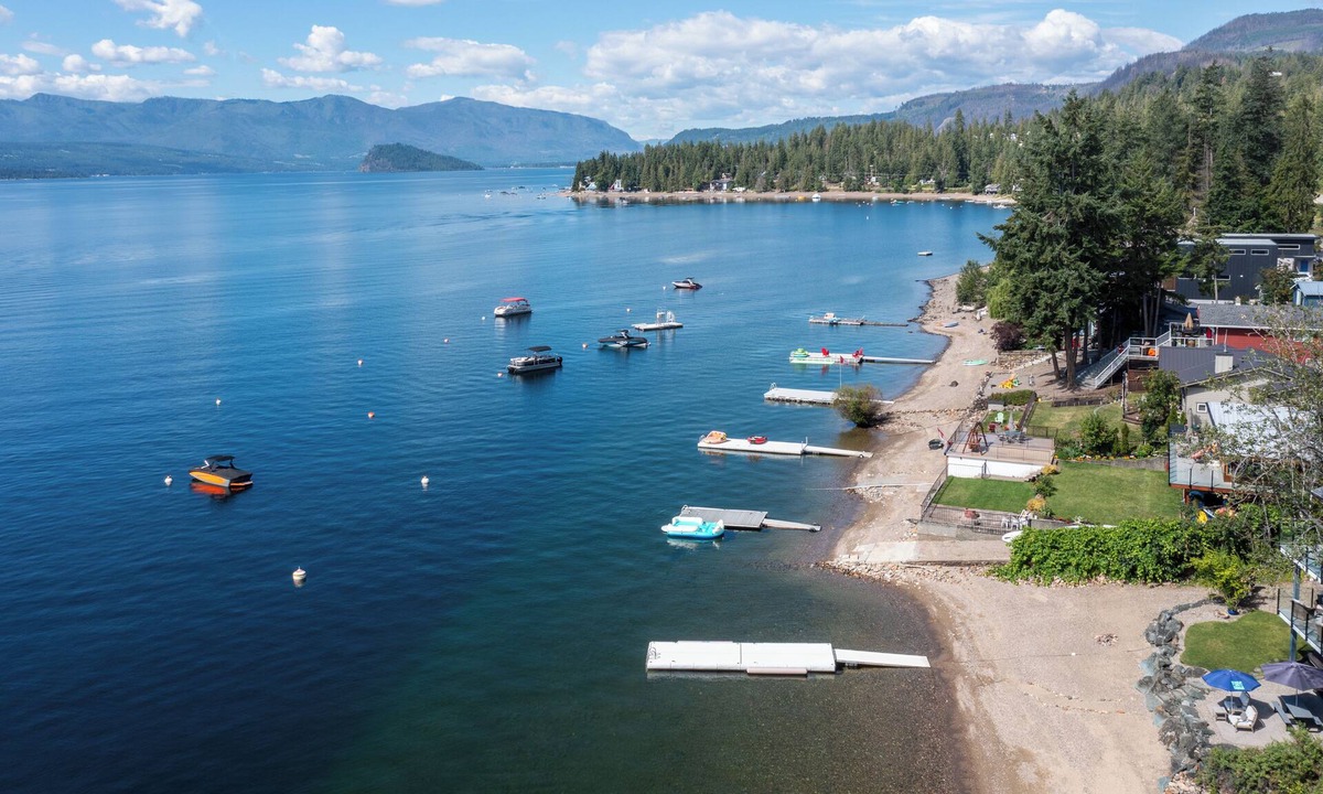 Celista Cottage | Private Dock, Kayaks, SUPs, Lakefront Views