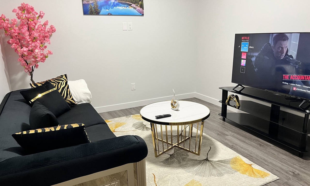 West Edmonton Apartment | Private entrance, Nice and Cozy 1 bedroom suite near West Edmonton Mall (WEM)