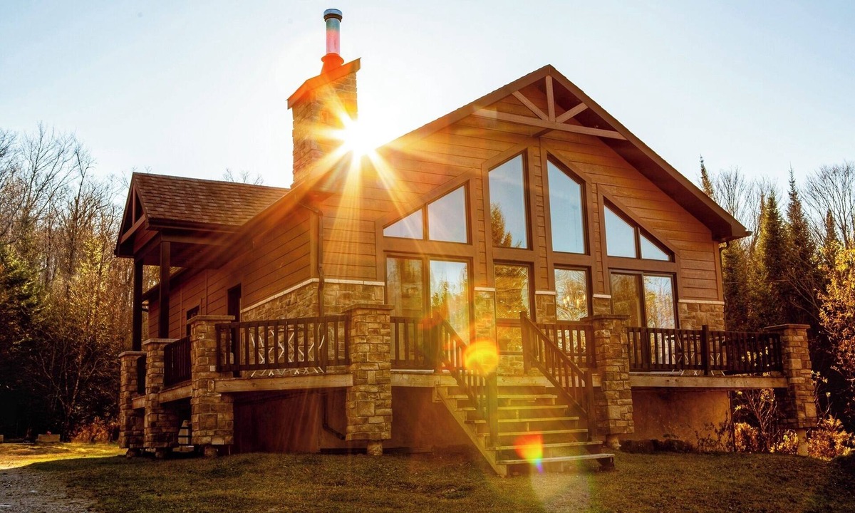 Namur Ski Chalet | Private Estate of 50 Acres/Lake/Canoe/Spa/Wilderness/Tranquility 100%/FirePit