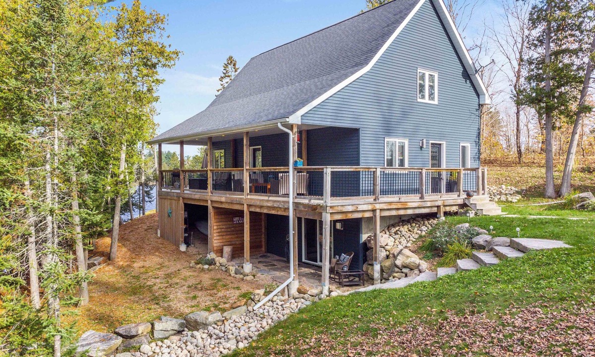 Dunchurch Cottage | Private Lakefront Cottage on Whitestone Lake - Pet Friendly!