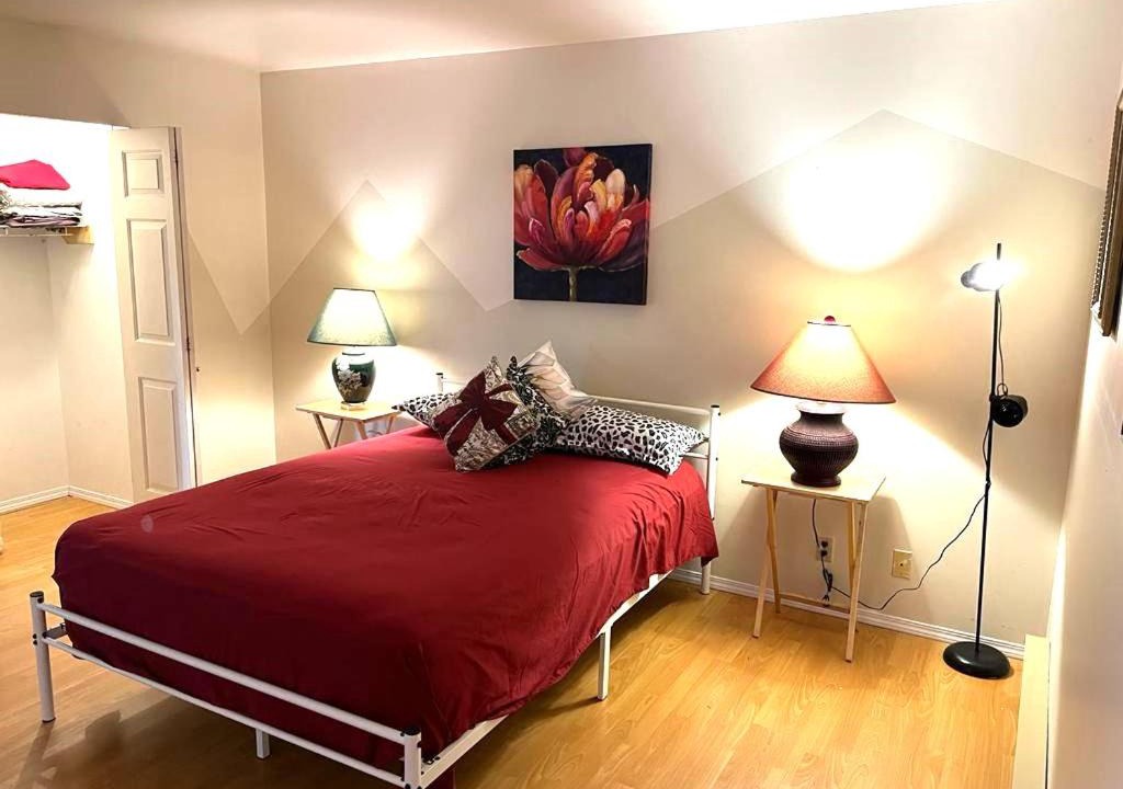 Surrey House | Private Romantic Room with Attached Bath & Balcony - Beautiful & Peaceful Location