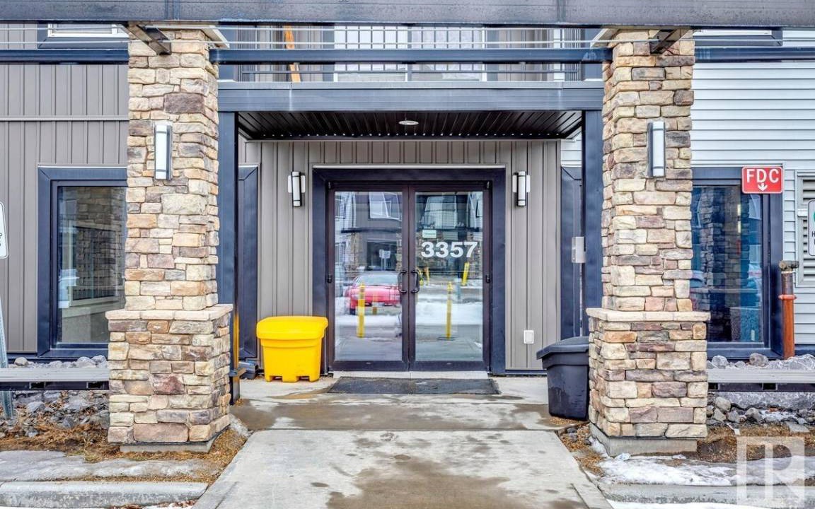 Southeast Edmonton Resort | Private room ∙ 2 guests