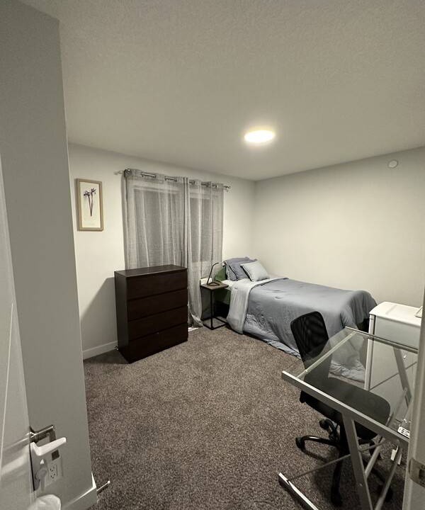 Calgary Resort | Private room ∙ 1 guest