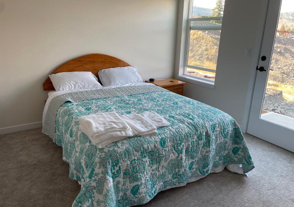 Kamloops House | Private Suite in a Townhouse